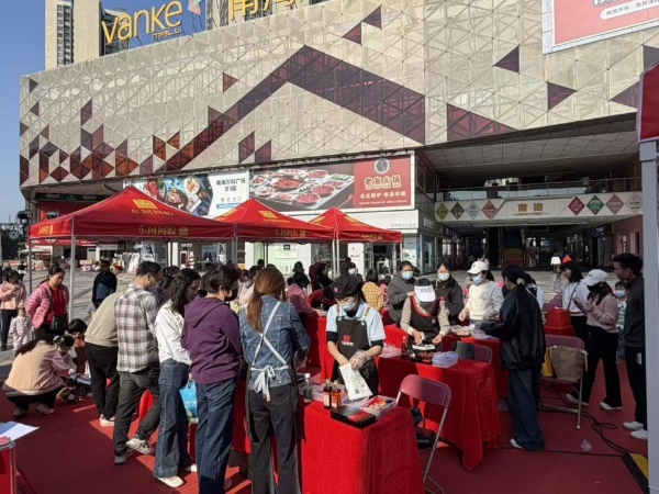 传统养生融合现代孝道 东阿阿胶“熬胶尽孝”百人熬胶活动 