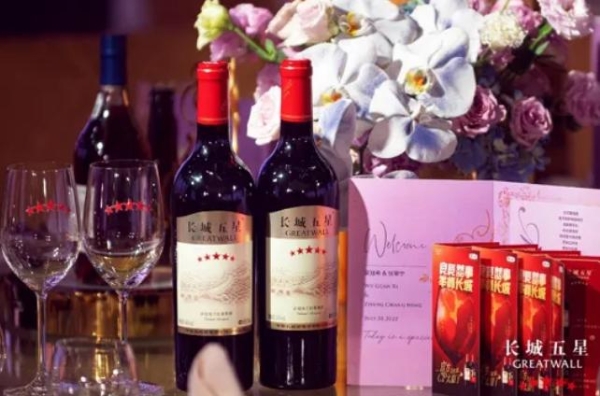 买葡萄酒指南，选冠军婚礼上的长城五星G9干红葡萄酒 