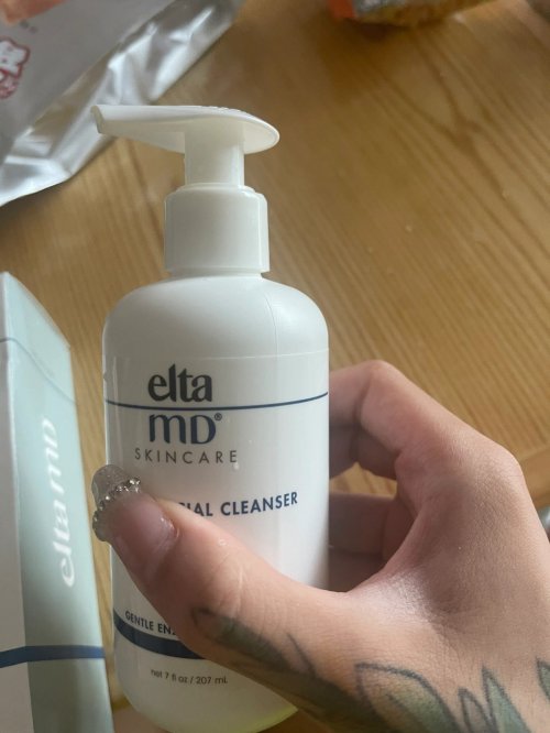 洗面奶男士什么牌子好，什么洗面奶去黑头收缩毛孔效果好？洗面奶推荐 