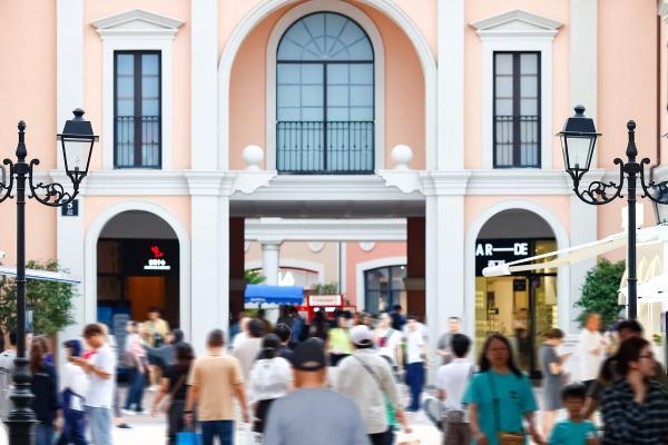 上海FV佛罗伦萨小镇获浦东新区专项资金支持 树立国际消费中心建设新标杆 