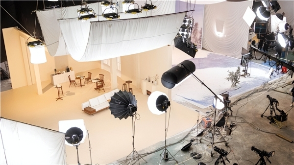 佳能携手胡可直播间 以“明星感”视听语言探索高端直播新标准  