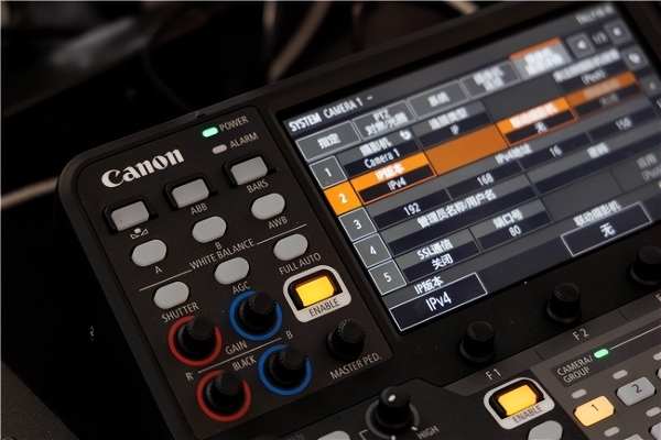 佳能携手胡可直播间 以“明星感”视听语言探索高端直播新标准  