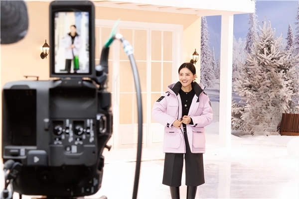 佳能携手胡可直播间 以“明星感”视听语言探索高端直播新标准  