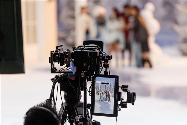 佳能携手胡可直播间 以“明星感”视听语言探索高端直播新标准  