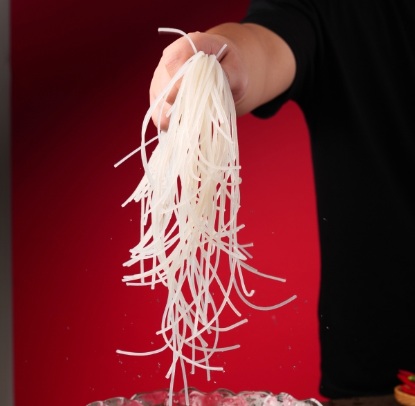 康西爷鲜湿粉保鲜专利技术打破行业困局！10 个月常温锁鲜，筋道免泡更便捷