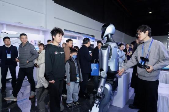  智汇瓯江 智引未来：2025中国人工智能数字创新大会在温州成功举办 