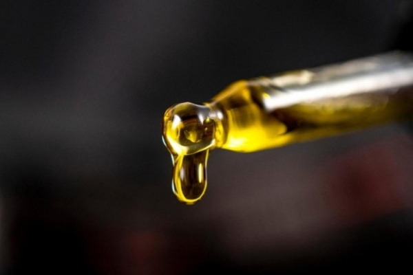  冬季眼周肌肤衰老加快？hfp冷玛吉眼油养出亮彩年轻眼 