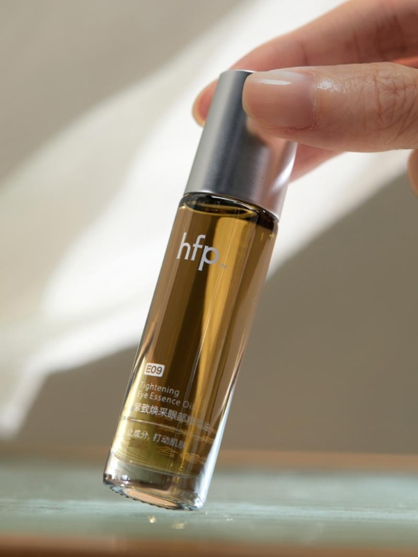  冬季眼周肌肤衰老加快？hfp冷玛吉眼油养出亮彩年轻眼 