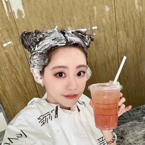 忆丝芸官宣祝绪丹为品牌代言人，精油染明星产品引领时尚风潮 