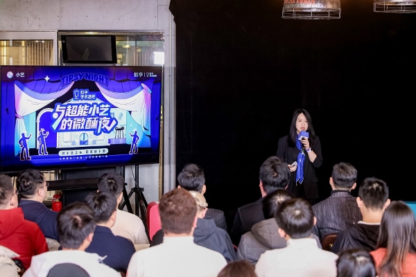 超能小艺的微醺坦白局：AI的未来是成为“懂”你的贴心伙伴 