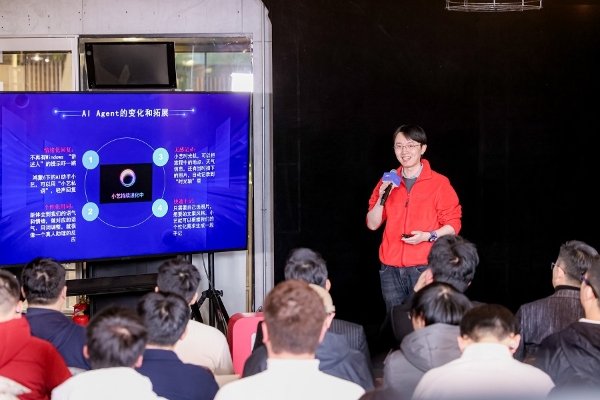 超能小艺的微醺坦白局：AI的未来是成为“懂”你的贴心伙伴 