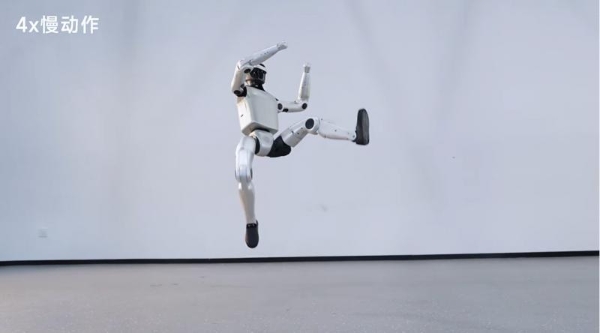 魔法原子：荣膺2025福布斯中国“人形机器人未来奖” 