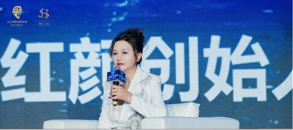 万雪说“鲸落万物生”跨年演讲圆满落幕——三大嘉宾共议周期穿越之道