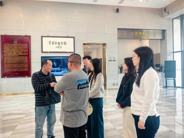 传承红色基因 砥砺金融初心 ——平安融易扬州分公司党员干部赴荣毅仁纪念馆参观学习 