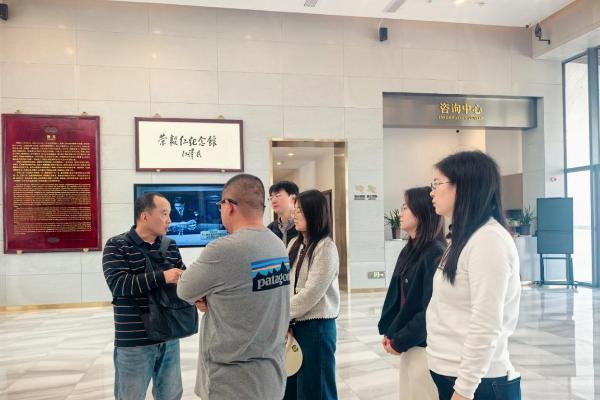 传承红色基因 砥砺金融初心 ——平安融易扬州分公司党员干部赴荣毅仁纪念馆参观学习 