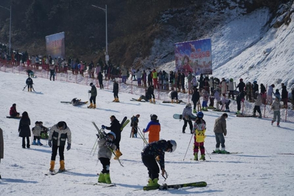 马蜂窝热门榜认证！七星岭国际滑雪场—湖南家门口的冰雪度假目的地