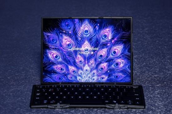  轻松实现PC级体验 三星Galaxy Z TriFold是你手中的便携式工作站 