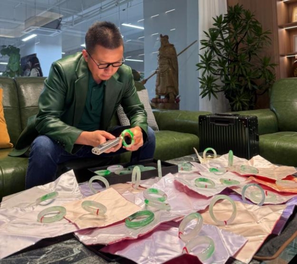 祥祯福创始人锐评保利秋拍：太疯狂！2.5亿翡翠成交背后，稀缺时代藏家该懂的真相！ 