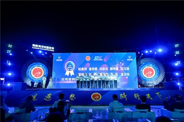 速度燃动山海 荣耀见证标杆！2025 中国公路自行车职业联赛总决赛陵水站暨年度颁奖盛典圆满落幕 