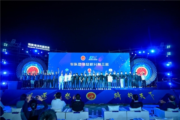 速度燃动山海 荣耀见证标杆！2025 中国公路自行车职业联赛总决赛陵水站暨年度颁奖盛典圆满落幕 