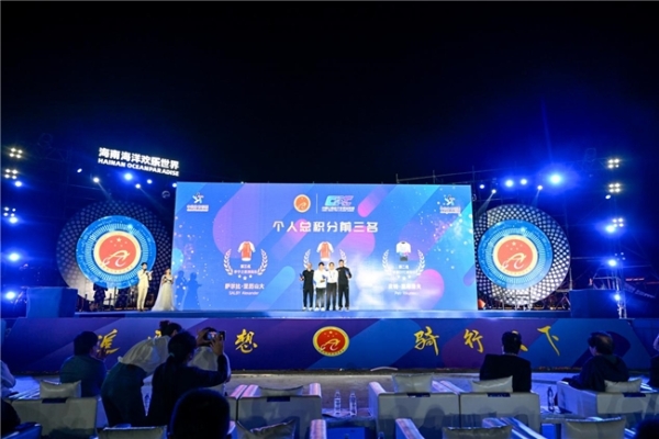 速度燃动山海 荣耀见证标杆！2025 中国公路自行车职业联赛总决赛陵水站暨年度颁奖盛典圆满落幕 