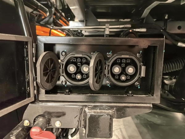  8×4纯电载货车有什么选择？看看东风商用车新“兄弟” 