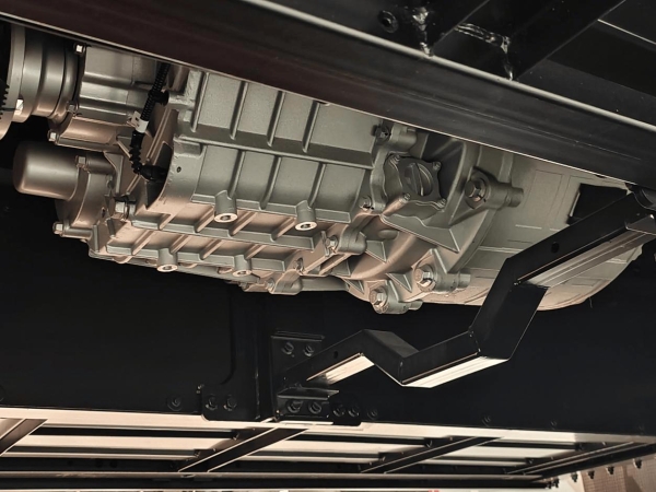  8×4纯电载货车有什么选择？看看东风商用车新“兄弟” 