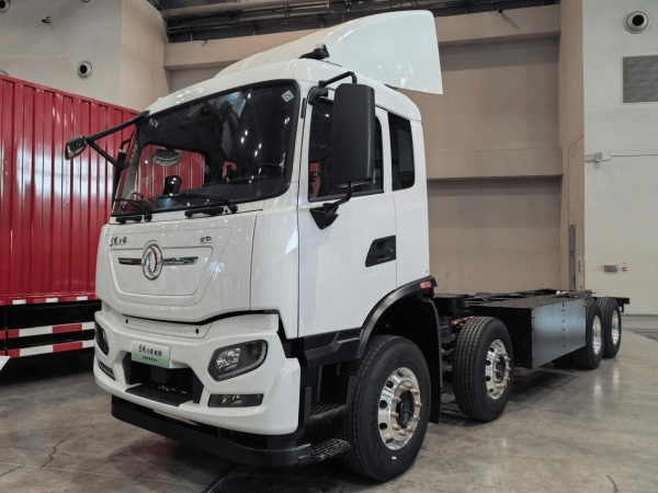  8×4纯电载货车有什么选择？看看东风商用车新“兄弟” 