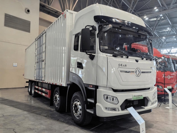  8×4纯电载货车有什么选择？看看东风商用车新“兄弟” 