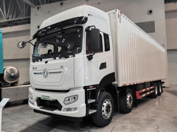  8×4纯电载货车有什么选择？看看东风商用车新“兄弟” 
