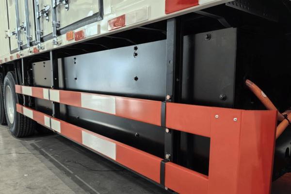  8×4纯电载货车有什么选择？看看东风商用车新“兄弟” 