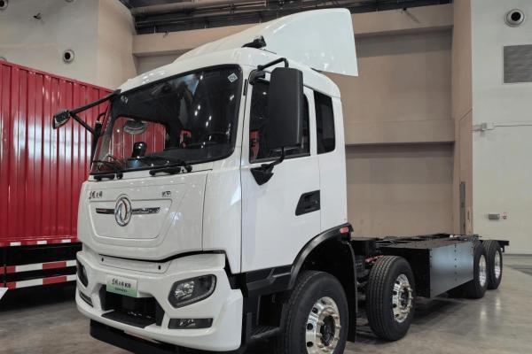 8×4纯电载货车有什么选择？看看东风商用车新“兄弟” 