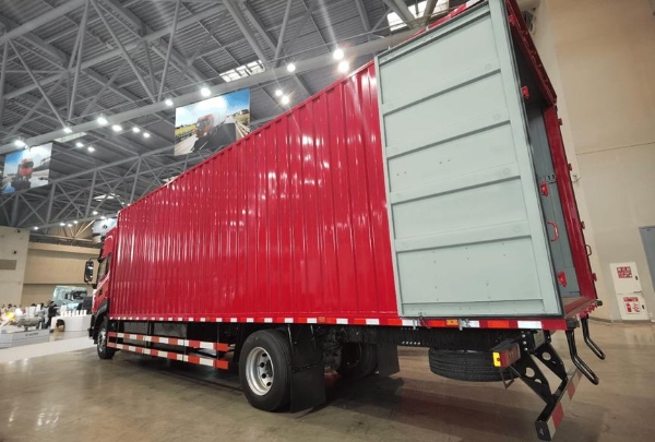  巩固行业第一：东风商用车推出3款载货车爆款产品 