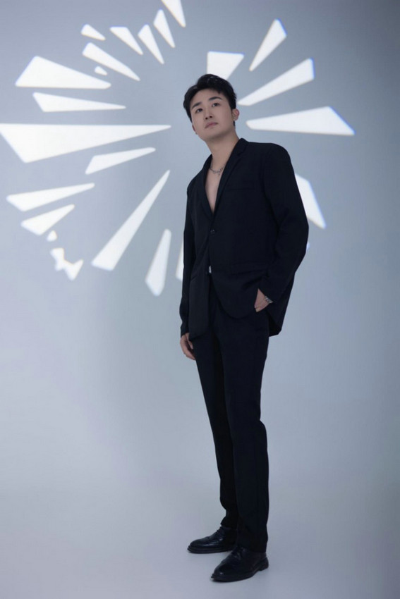 演员王成岳：演艺界闪耀璀璨的潜力男主角 