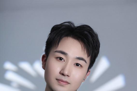   演员王成岳：演艺界闪耀璀璨的潜力男主角