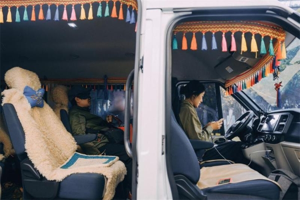 JNBY 2025AW「BE YOURSELF#100个创作者计划」第三季 小空间大世界 