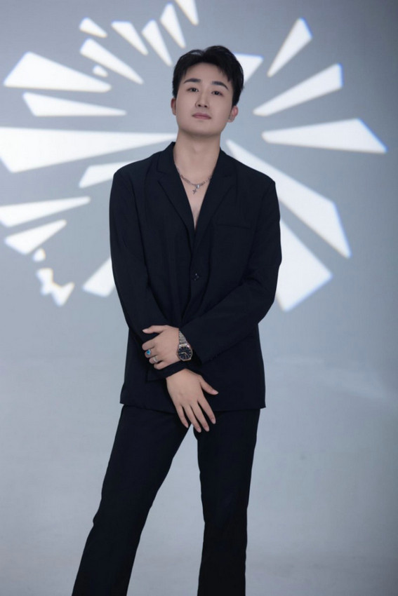 演员王成岳：演艺界的潜力男主角接班人 