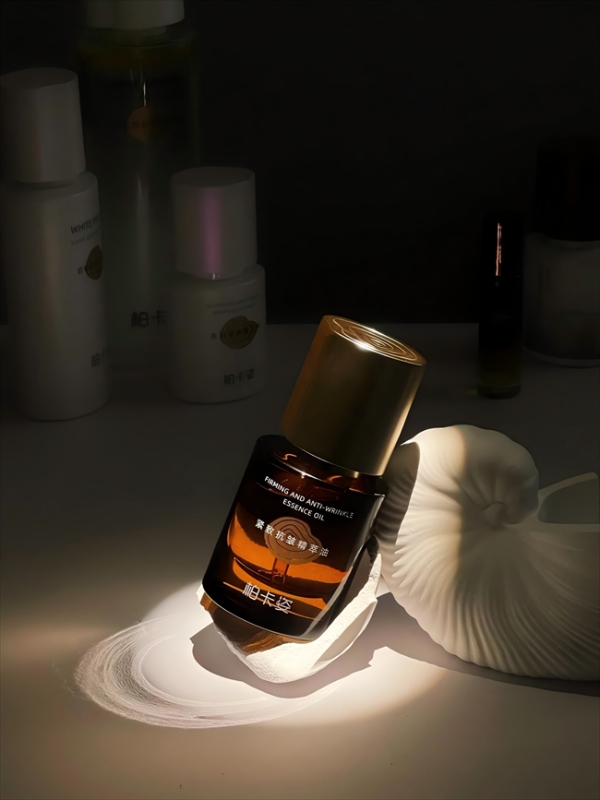 柏卡姿精粹油与面霜，以油霜之契，护岁月温柔 