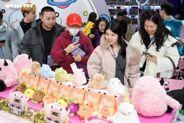  把999黄金塞进盲盒，这个潮玩品牌玩得有多“野”？ 