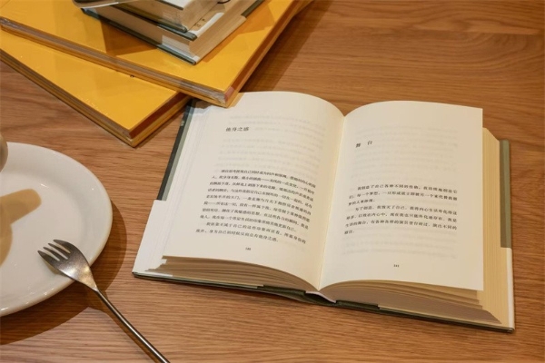 JNBY携手艺术家喻红，共同亮相第十三届ART021，以各自的瞬间，寻找不同的自我 