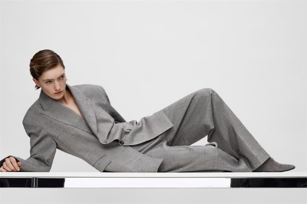 JNBY携手艺术家喻红，共同亮相第十三届ART021，以各自的瞬间，寻找不同的自我 