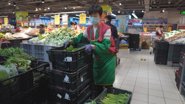  从基地到货架“不倒筐”！家家悦68万周转筐降低23%生鲜损耗 