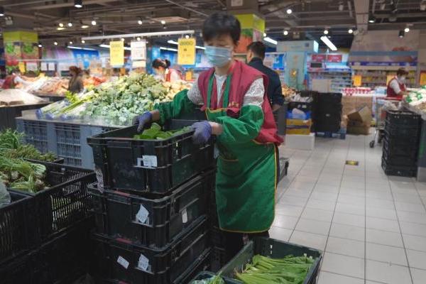  从基地到货架“不倒筐”！家家悦68万周转筐降低23%生鲜损耗 