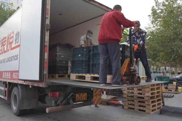  从基地到货架“不倒筐”！家家悦68万周转筐降低23%生鲜损耗 