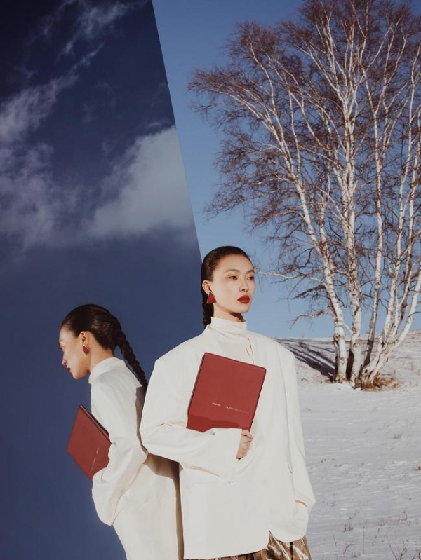 新年潮流C位：解码HUAWEI MateBook Fold“瑞红”的时尚基因 