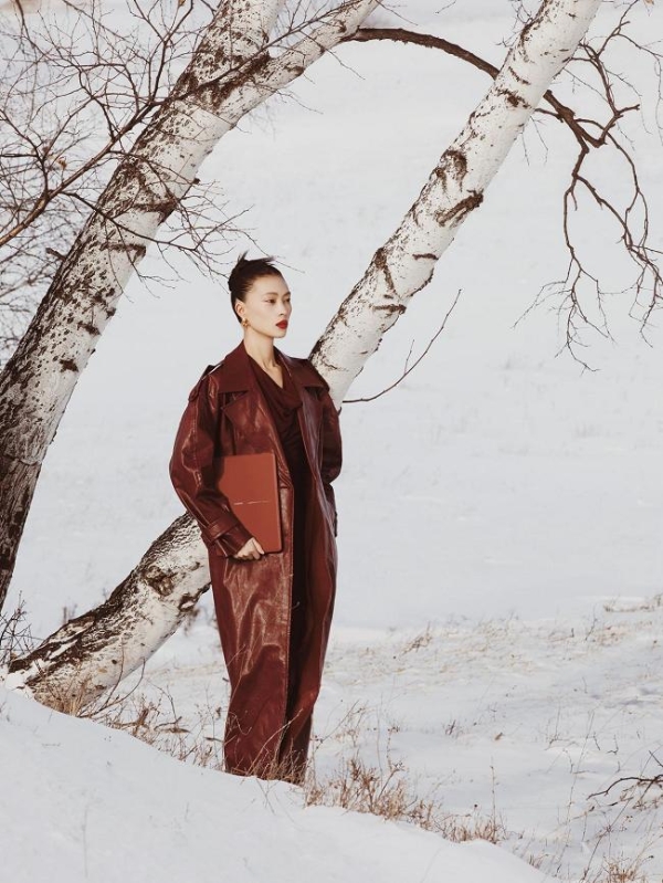 新年潮流C位：解码HUAWEI MateBook Fold“瑞红”的时尚基因 