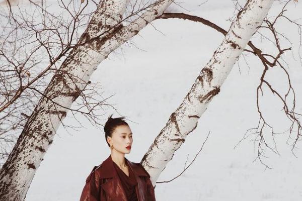 新年潮流C位：解码HUAWEI MateBook Fold“瑞红”的时尚基因 