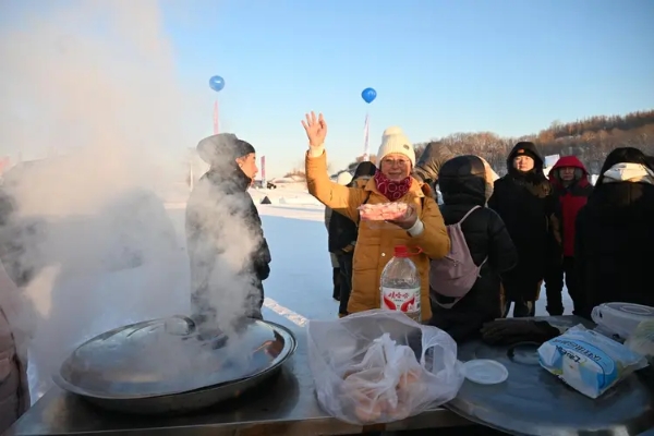 探秘龙乡冰雪 沉浸嘉荫冬趣 2025嘉荫冰雪欢乐季暨界江冰钓休闲大赛盛大启幕 