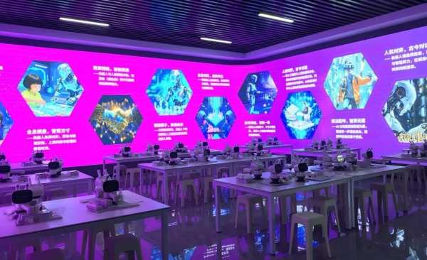  沧州运河区科技馆打造人工智能教育新样板：携手50余校开展AI研学，元萝卜成亮点 