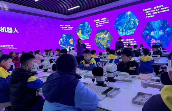  沧州运河区科技馆打造人工智能教育新样板：携手50余校开展AI研学，元萝卜成亮点 
